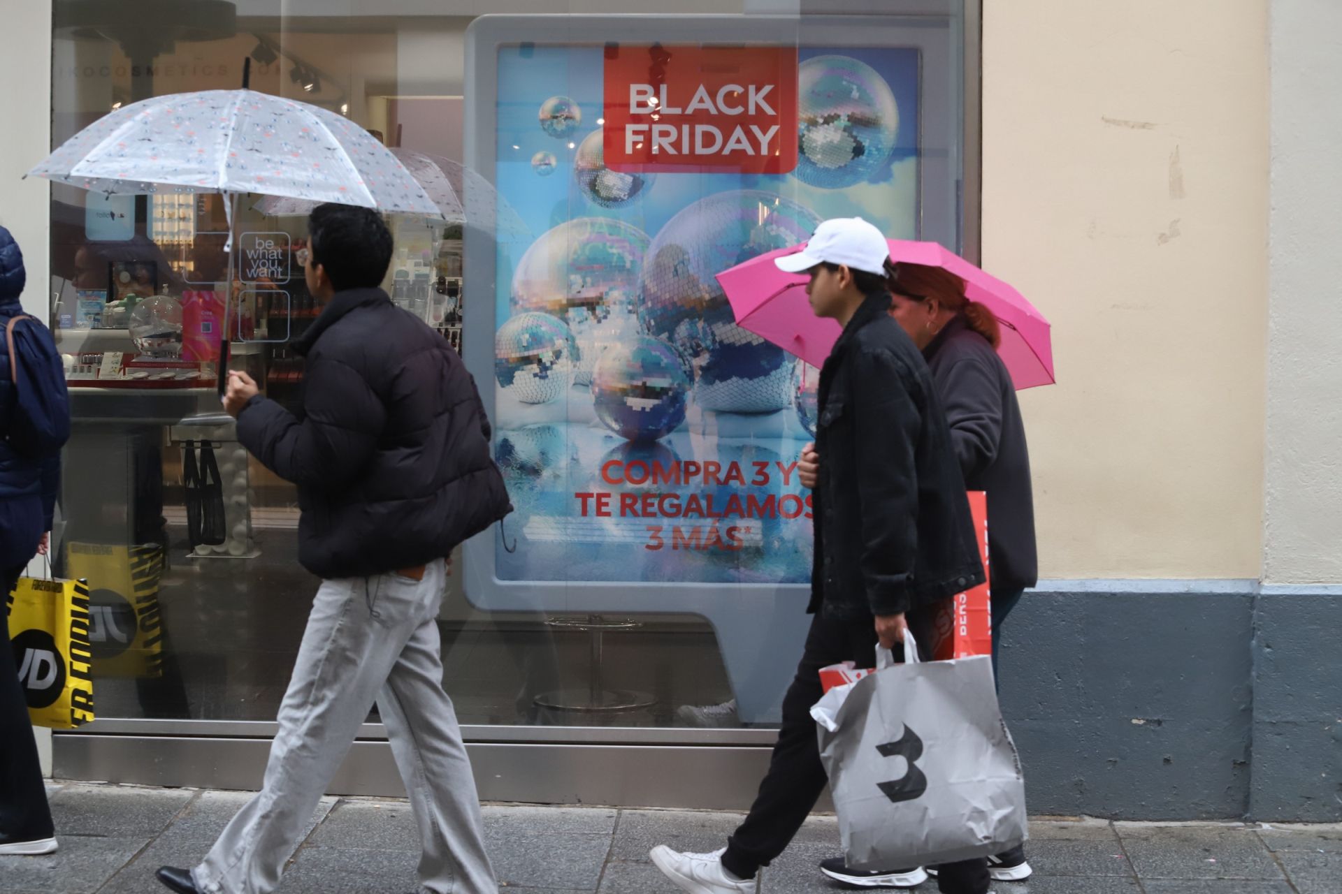 Las compras anticipan la Navidad en Córdoba, en imágenes