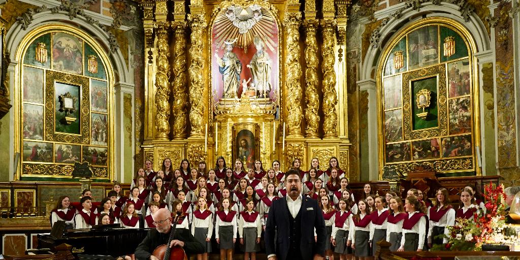 La iglesia de San Nicolás abre sus puertas al tercer concierto navideño solidario organizado por la Fundación Columbus