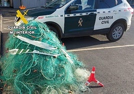 Un mariscador furtivo reincidente de Camariñas amenaza a unos guardias civiles al sorprenderle con 74 kilos de centollo ilegal