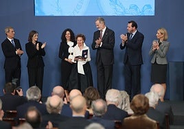 María Teresa Rodríguez, presidenta de honor de Galletas Gullón, recibe el IX Premio Reino de España