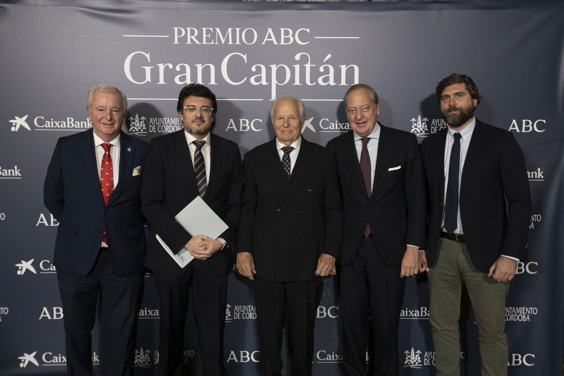 Los asistentes a la entrega del Premio Gran Capitán de ABC a El Cordobés, en imágenes