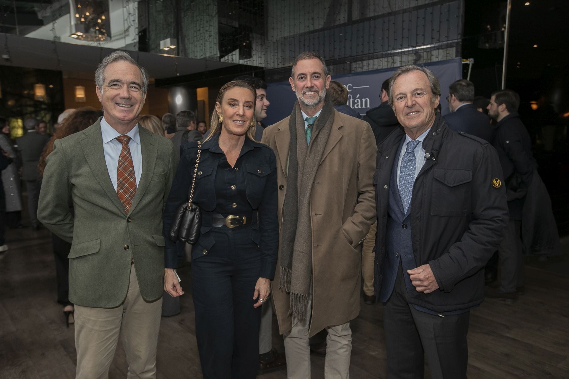 Los asistentes a la entrega del Premio Gran Capitán de ABC a El Cordobés, en imágenes