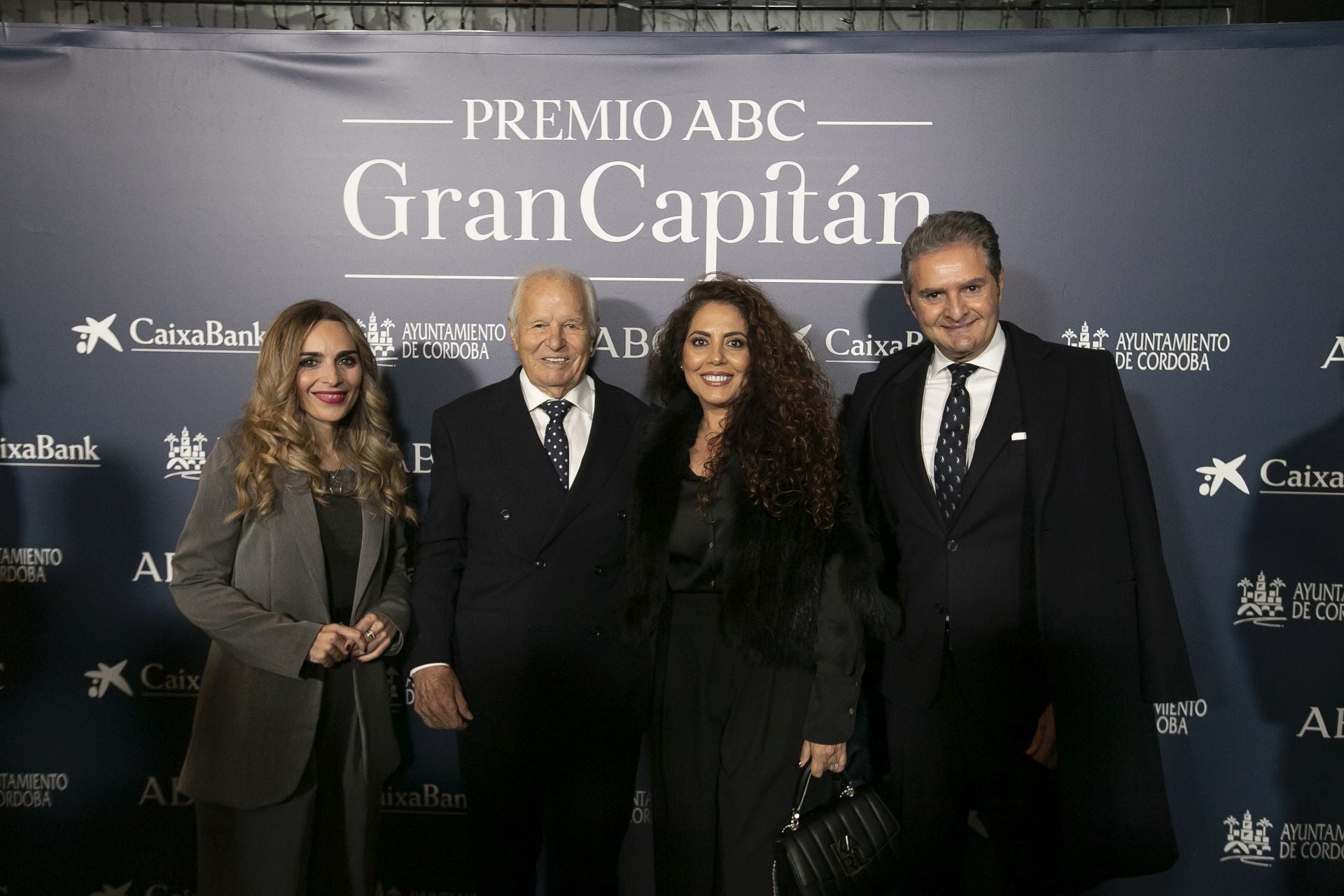Los asistentes a la entrega del Premio Gran Capitán de ABC a El Cordobés, en imágenes