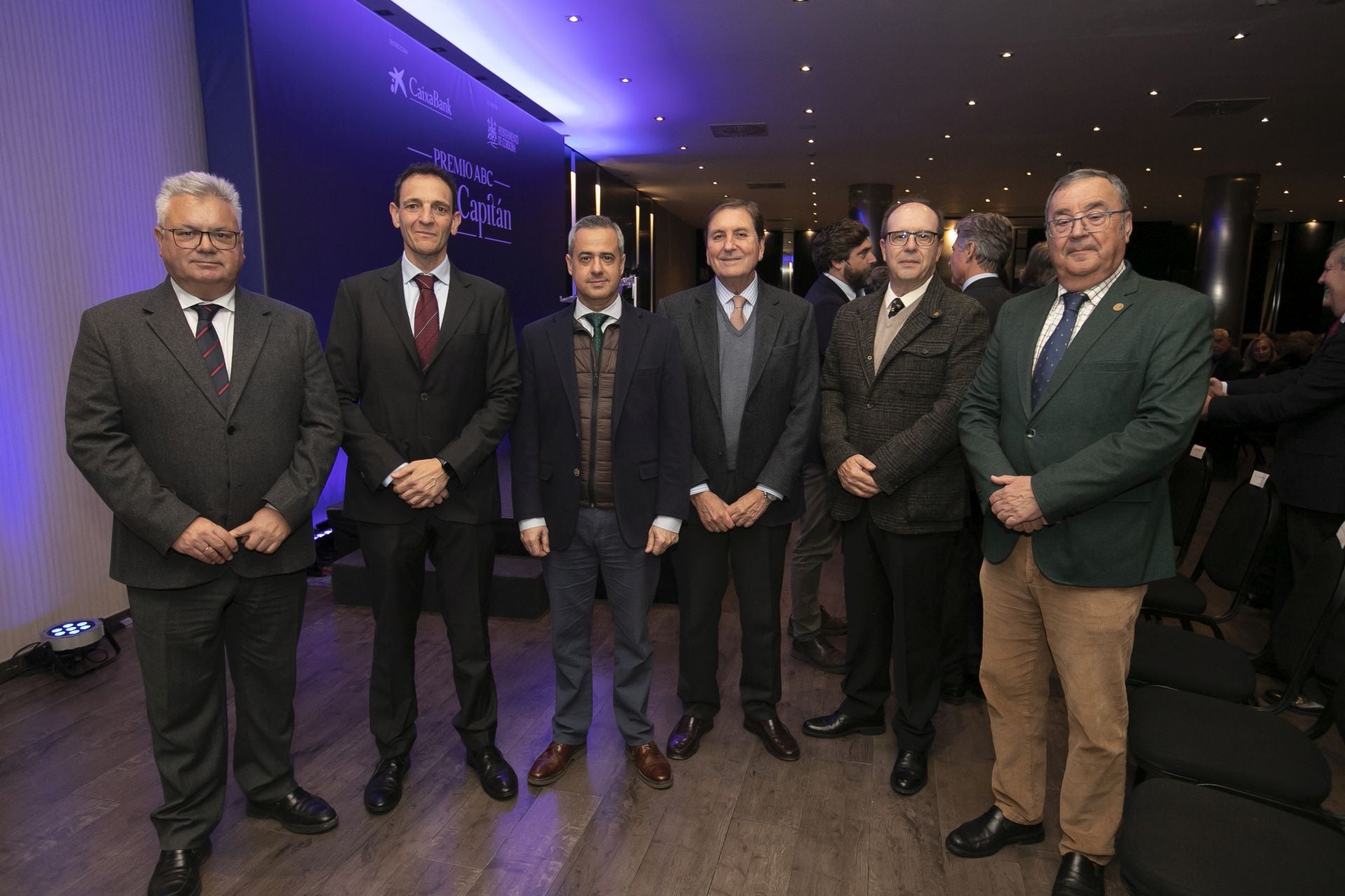 Los asistentes a la entrega del Premio Gran Capitán de ABC a El Cordobés, en imágenes