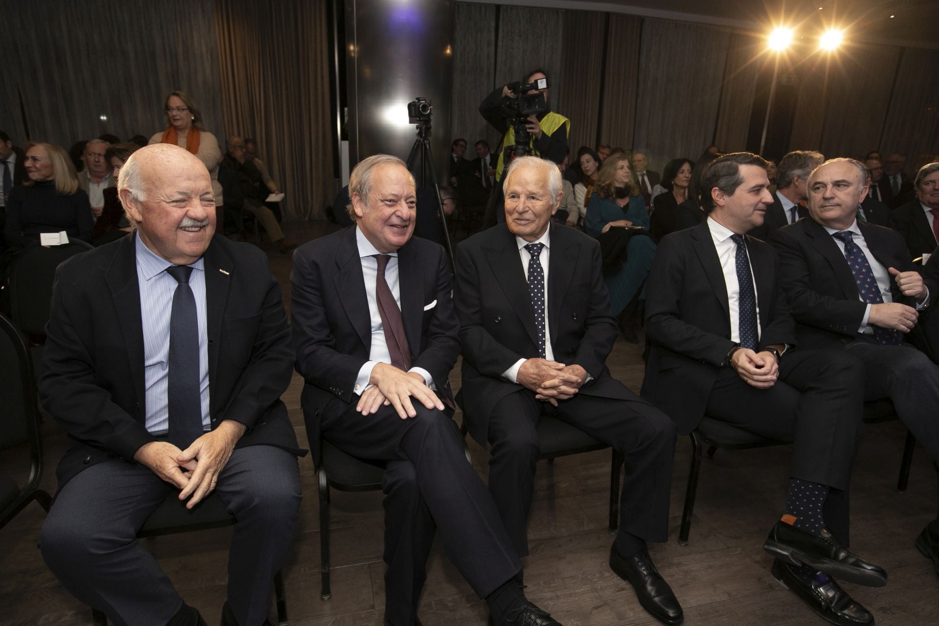 Los asistentes a la entrega del Premio Gran Capitán de ABC a El Cordobés, en imágenes
