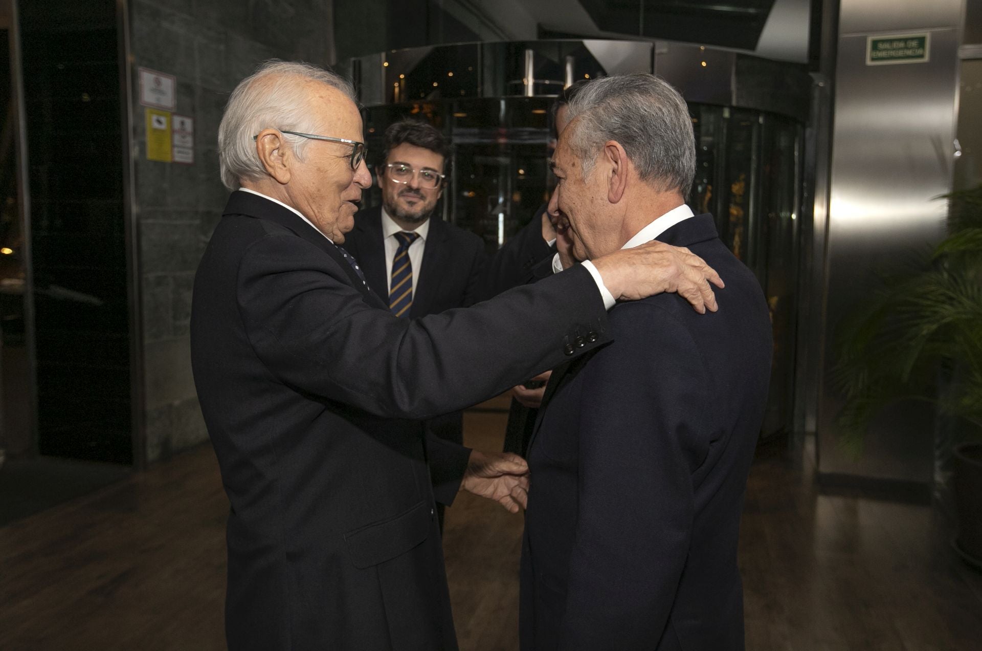 Los asistentes a la entrega del Premio Gran Capitán de ABC a El Cordobés, en imágenes