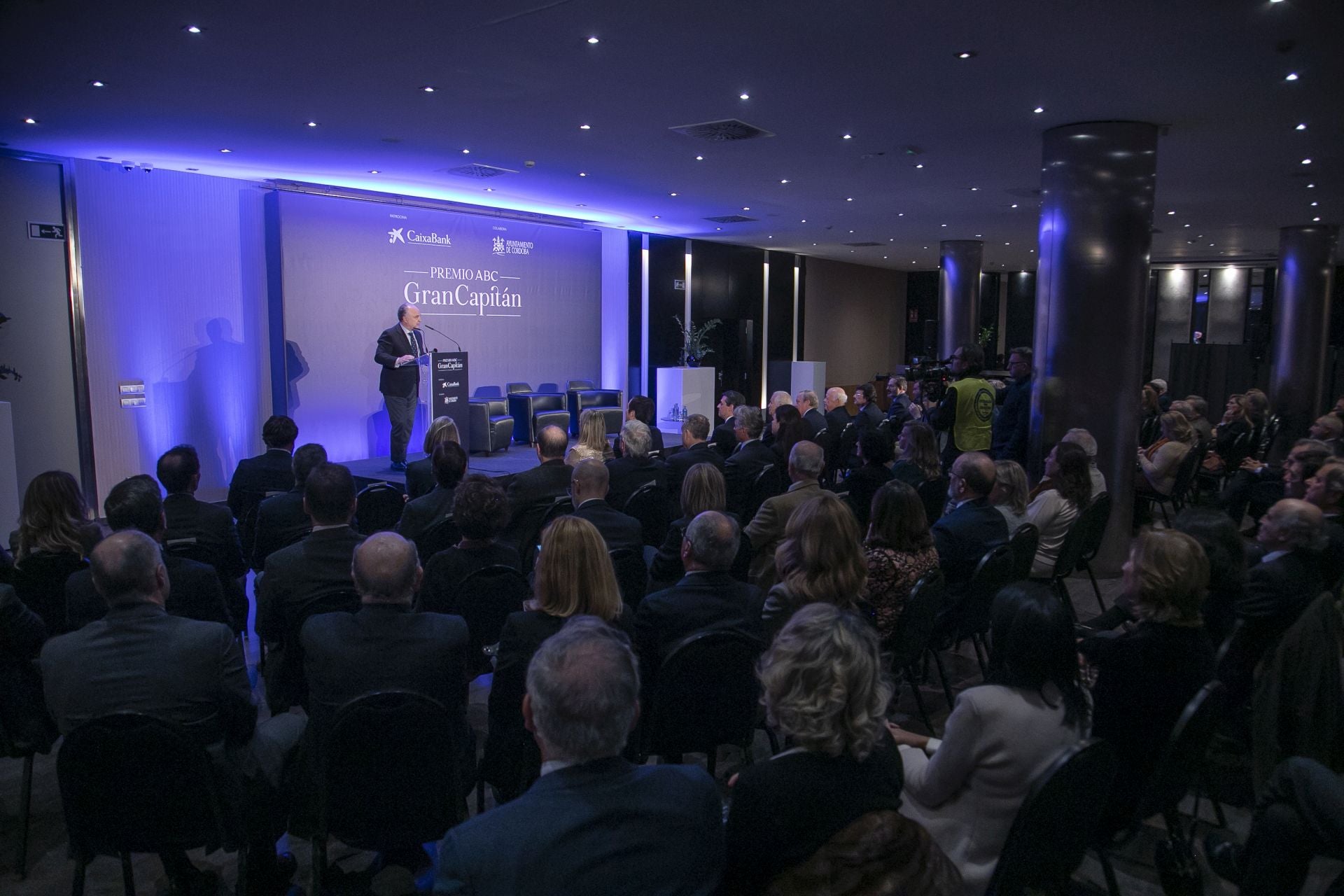 La entrega del Premio Gran Capitán de ABC a El Cordobés, en imágenes