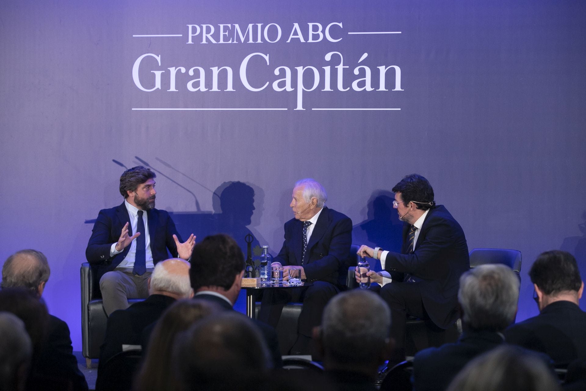 La entrega del Premio Gran Capitán de ABC a El Cordobés, en imágenes