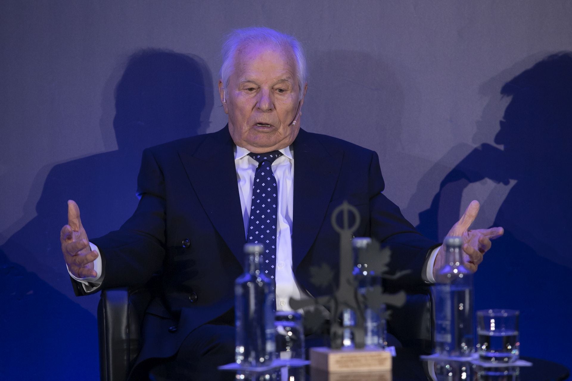 La entrega del Premio Gran Capitán de ABC a El Cordobés, en imágenes