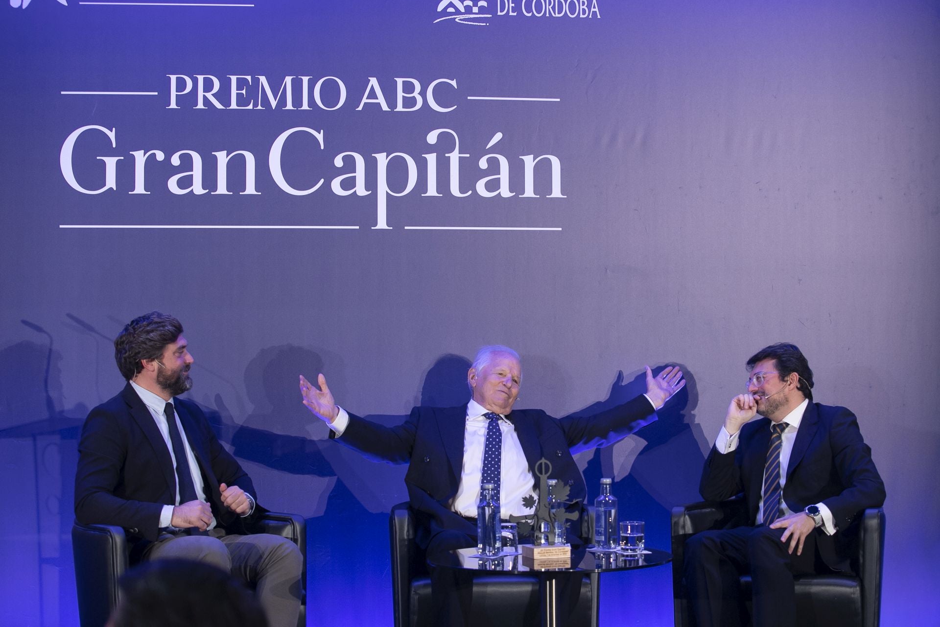 La entrega del Premio Gran Capitán de ABC a El Cordobés, en imágenes