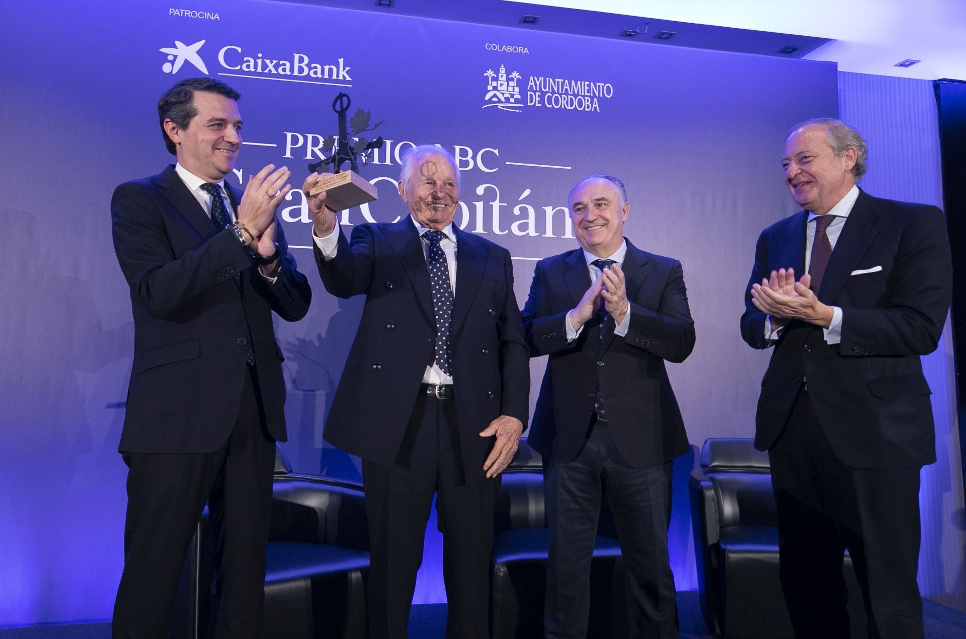 La entrega del Premio Gran Capitán de ABC a El Cordobés, en imágenes