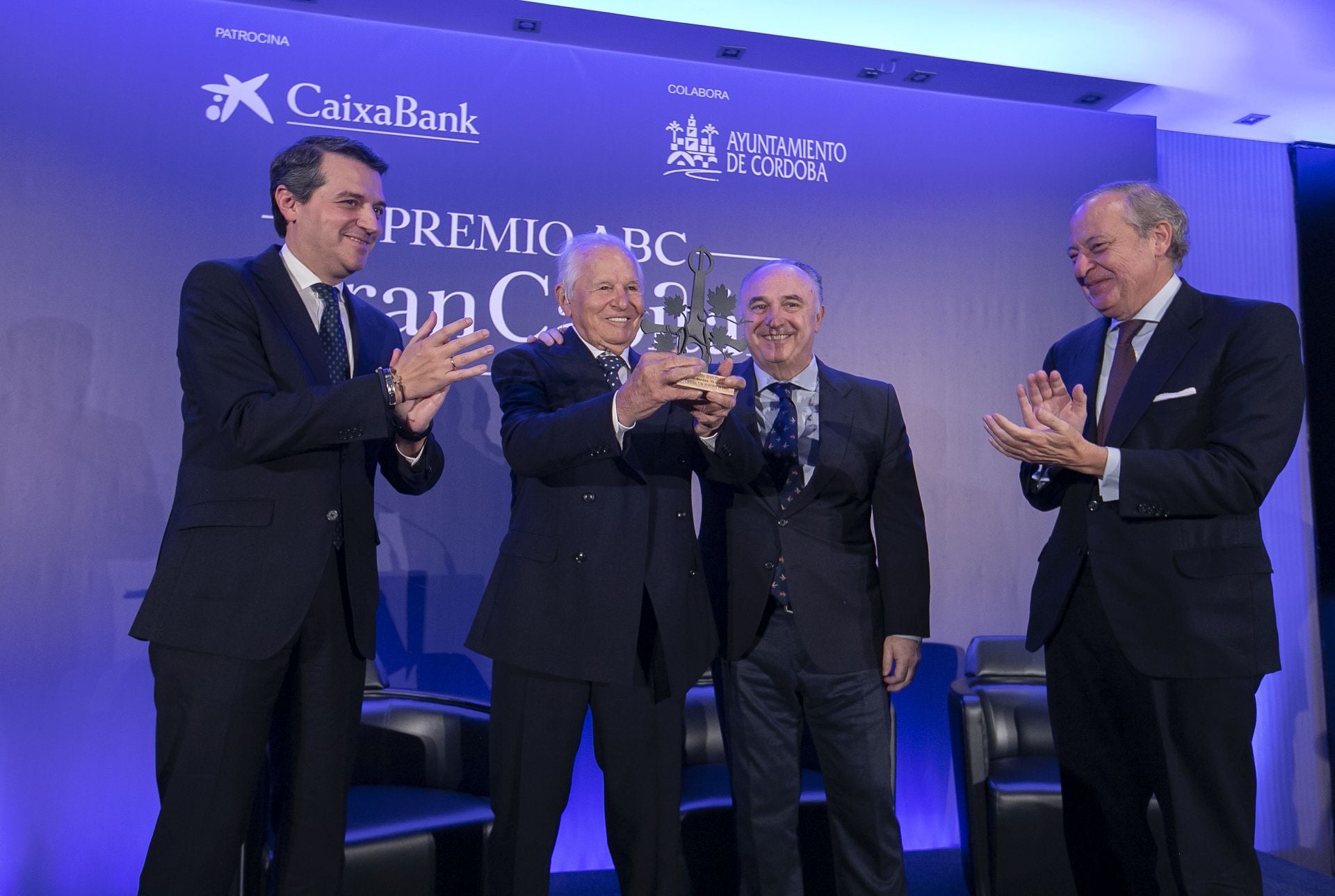 La entrega del Premio Gran Capitán de ABC a El Cordobés, en imágenes