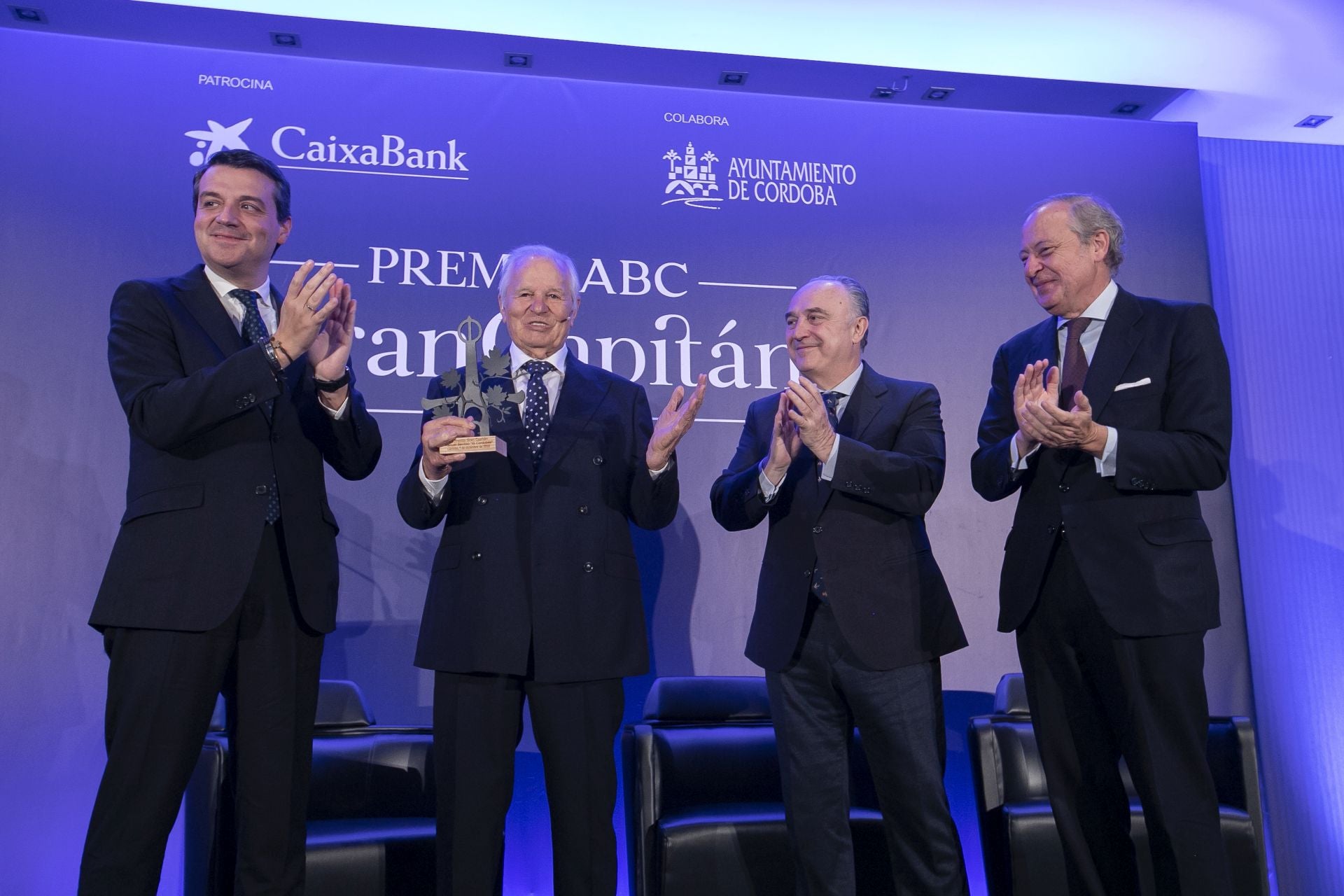 La entrega del Premio Gran Capitán de ABC a El Cordobés, en imágenes