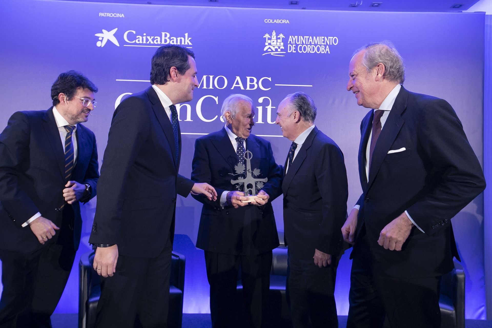 La entrega del Premio Gran Capitán de ABC a El Cordobés, en imágenes
