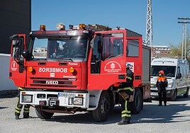 Dos niños resultan intoxicados en el incendio de una vivienda en Granada