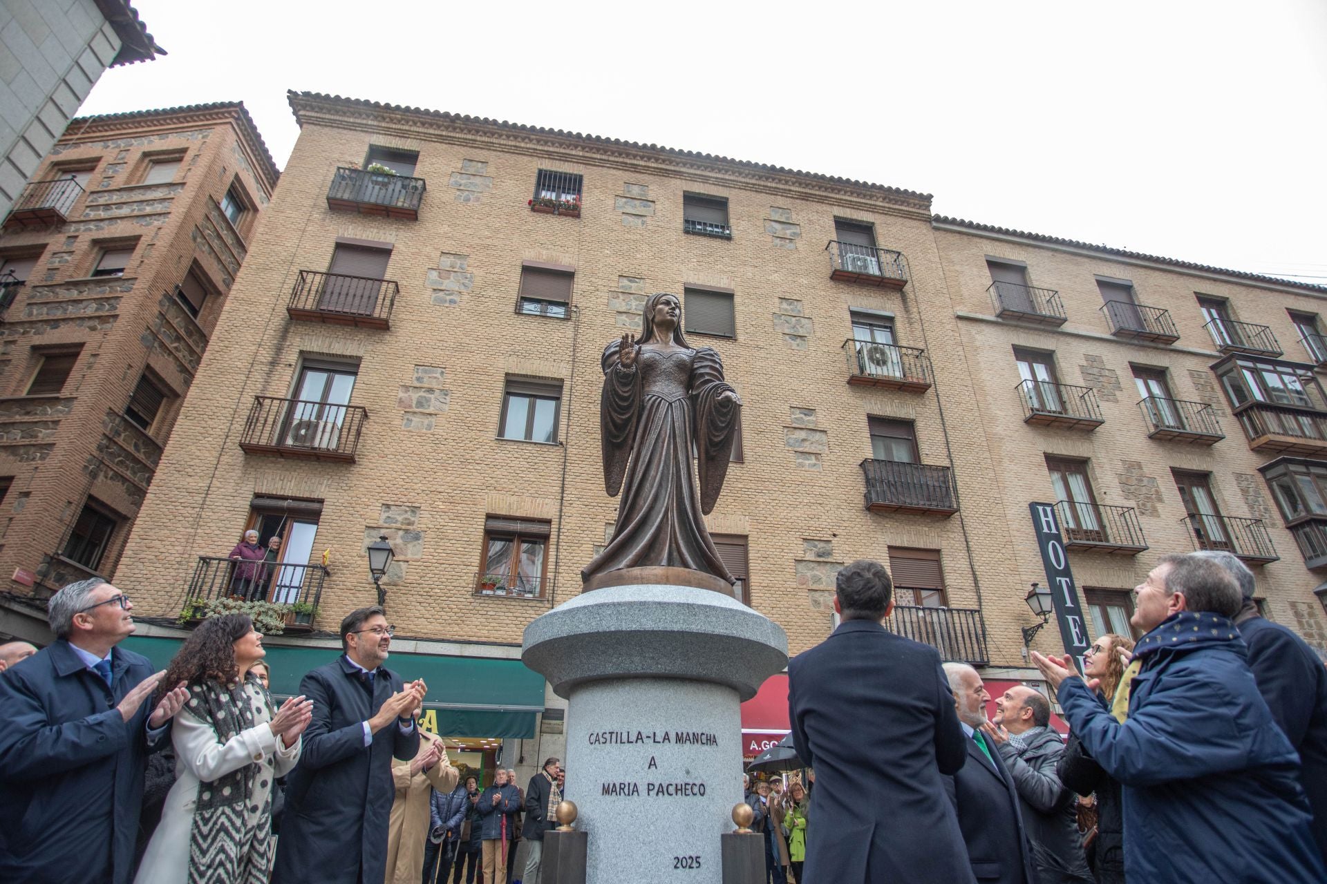Toledo suma una nueva escultura en sus calles, la de María Pacheco