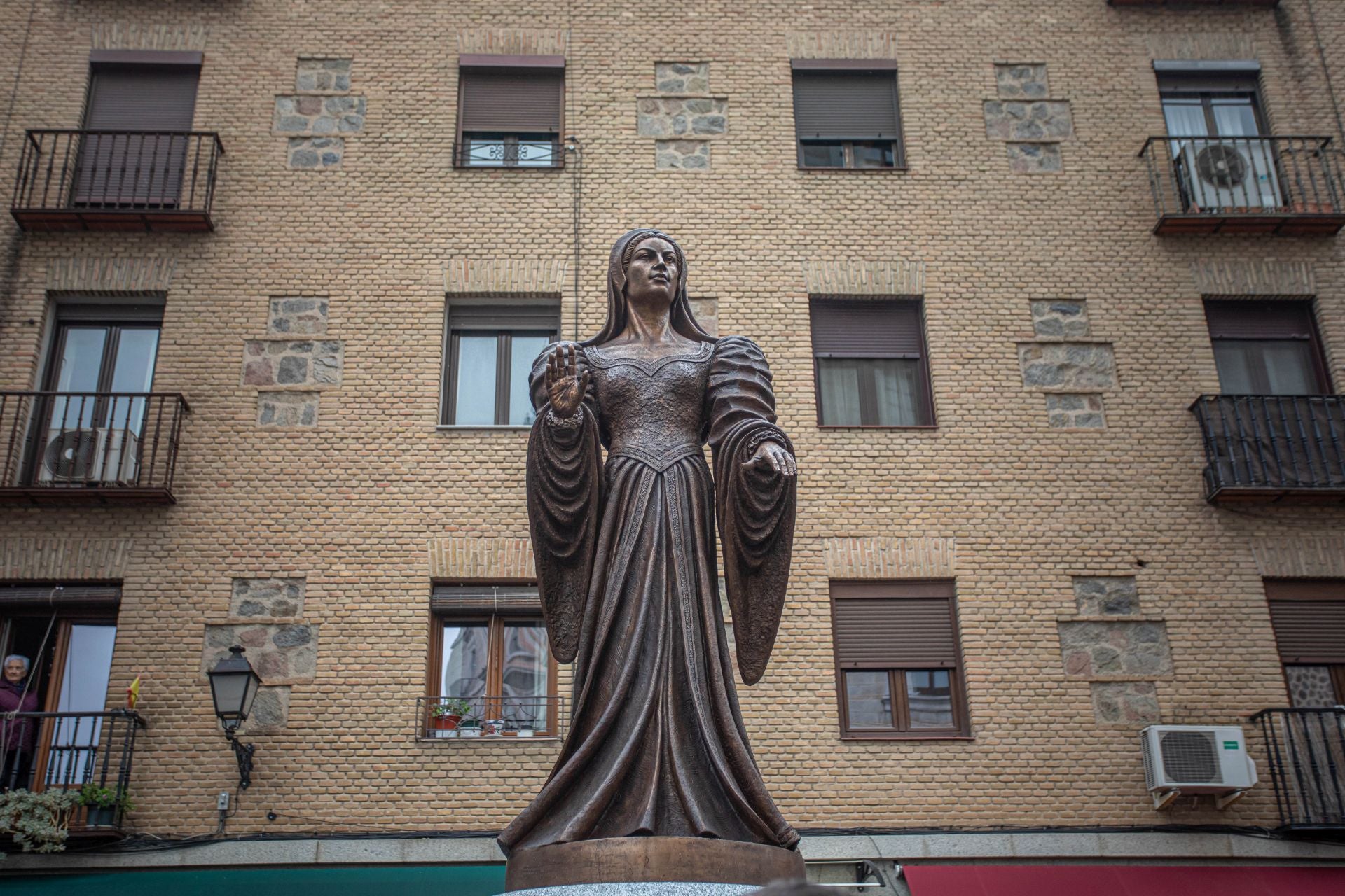 Toledo suma una nueva escultura en sus calles, la de María Pacheco