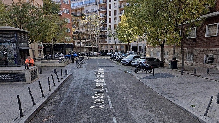 Una rotura de una tubería deja sin agua a 600 viviendas en la zona del Bernabéu