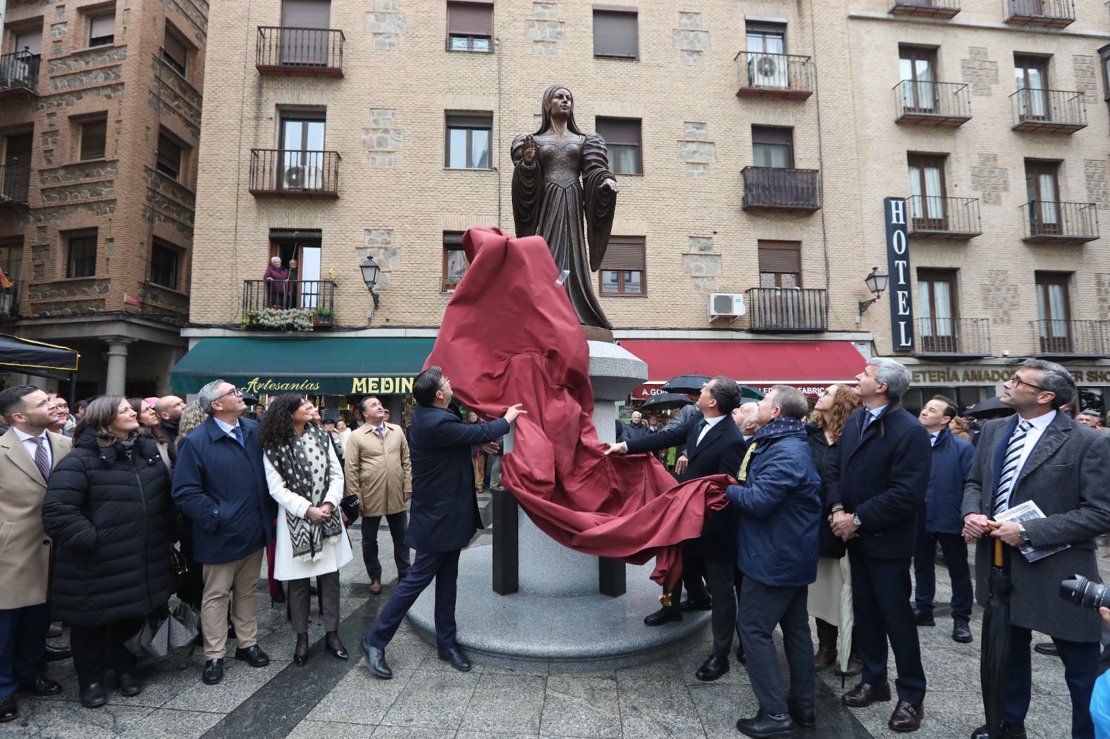 Toledo suma una nueva escultura en sus calles, la de María Pacheco