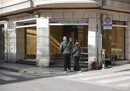 La niña de cuatro años atendida en la clínica dental de Alzira recibe el alta del hospital