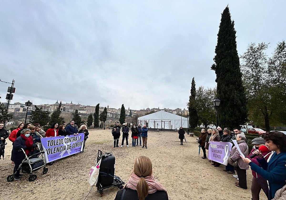 Concentración en la Paseo de Sisebuto contra la violencia de género