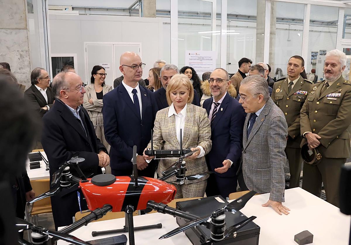 La consejera de Industria, Comercio y Empleo, Leticia García, inaugura el laboratorio de drones de la Universidad de Burgos