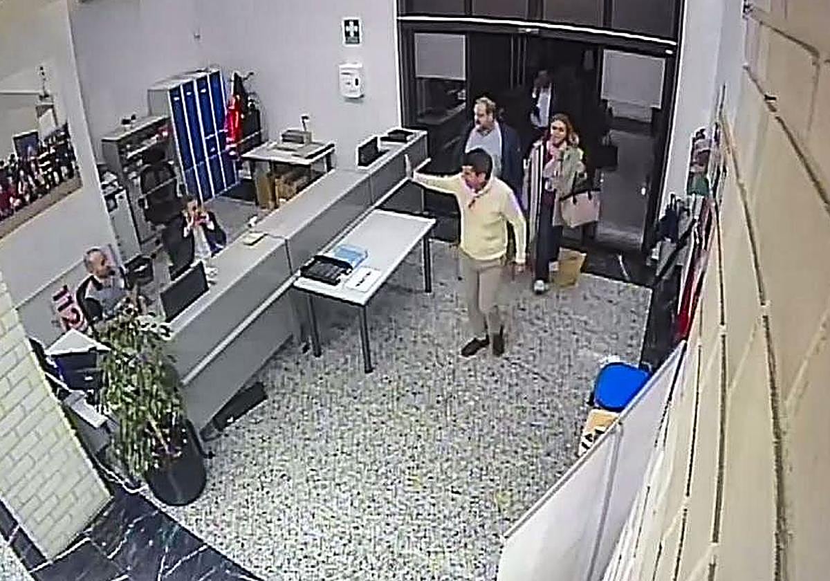 Así fue la entrada de Mazón al Cecopi el día de la dana: la Generalitat confirma a la juez que llegó a las 20.28 horas