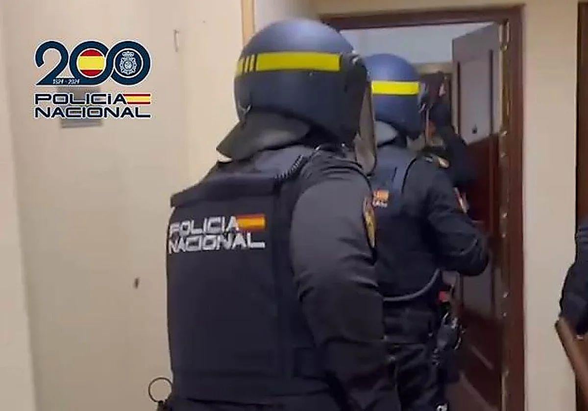 La Policía Nacional irrumpe en un narcopiso de Madrid