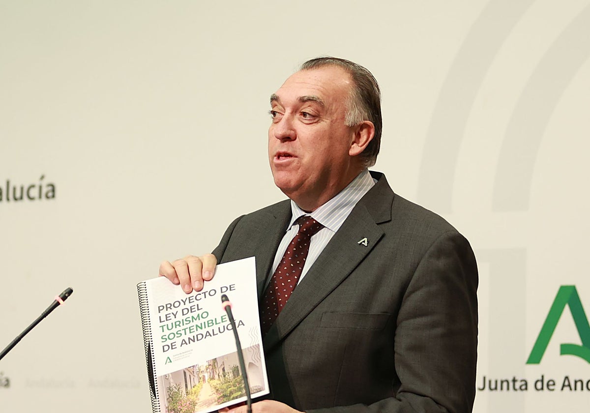 Arturo Bernal, en la presentación de la Ley de Turismo Sostenible de Andalucía