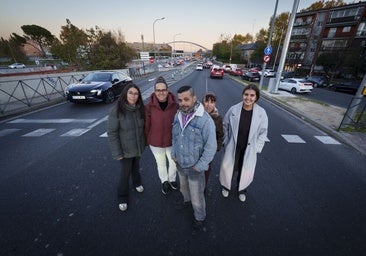 Dos décadas entre 'rejas': los vecinos exigen más buses, desatascar los accesos y acelerar el Cercanías