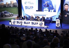 El líder del PP cree que el PSOE «no puede defender a las mujeres si las abandona en su propia casa»