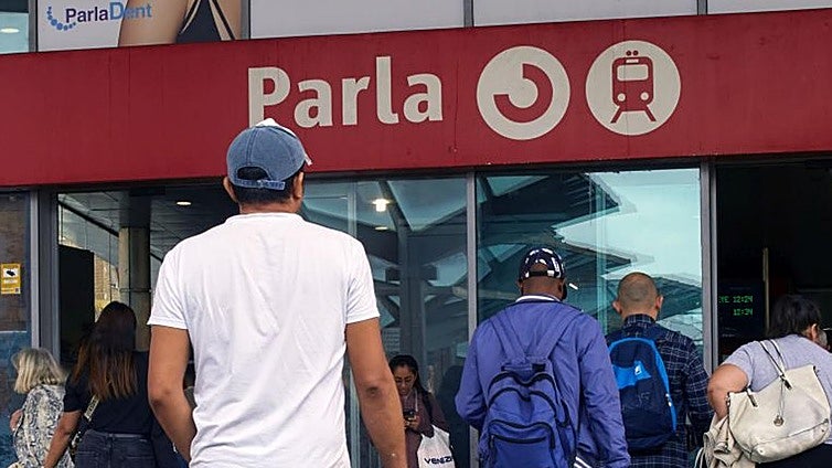 Retrasos y trenes detenidos en Cercanías de Madrid por «alteración del orden público en la estación de Parla»