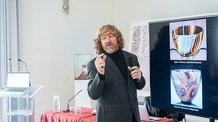 El experto italiano Dario del Bufalo data el Santo Cáliz en el siglo I a. C. al estar realizado con un ágata oriental