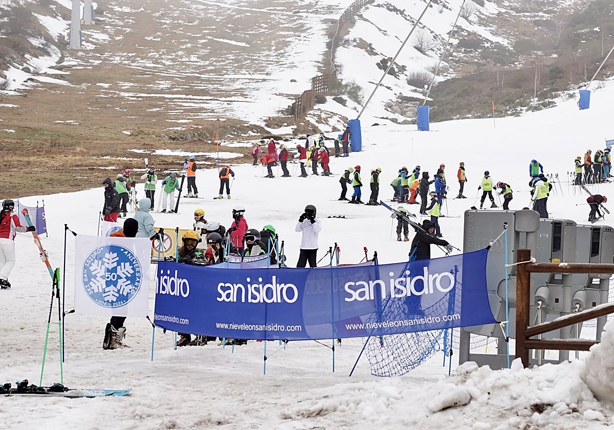 Celebración del 50 aniversario de la primera temporada de esquí de San Isidro
