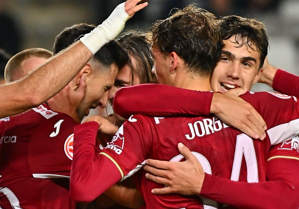 Dónde ver online y en televisión el Real Murcia - Cádiz hoy de Copa del Rey y a qué hora se juega el partido de segunda ronda