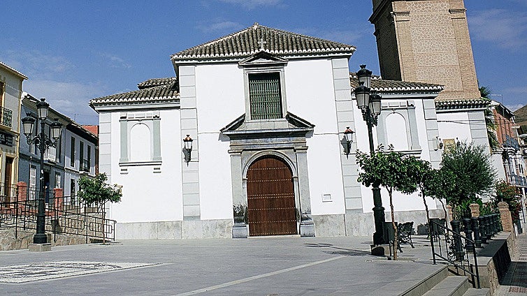 IU expedienta a sus dos concejales en Pinos Puente por firmar junto al PP una moción de censura