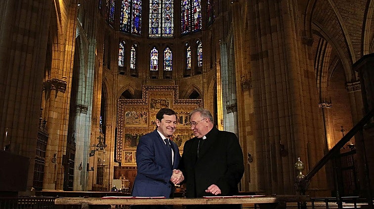 La Junta invertirá 5,5 millones para «recuperar el esplendor» de las vidrieras de los cruceros de la Catedral de León