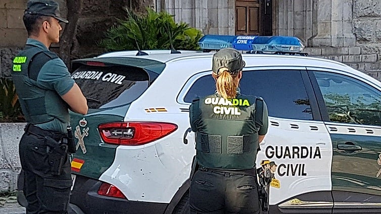 Detenido en un pueblo de Granada por raptar a sus hijos y a su mujer, de la que tenía orden de alejamiento