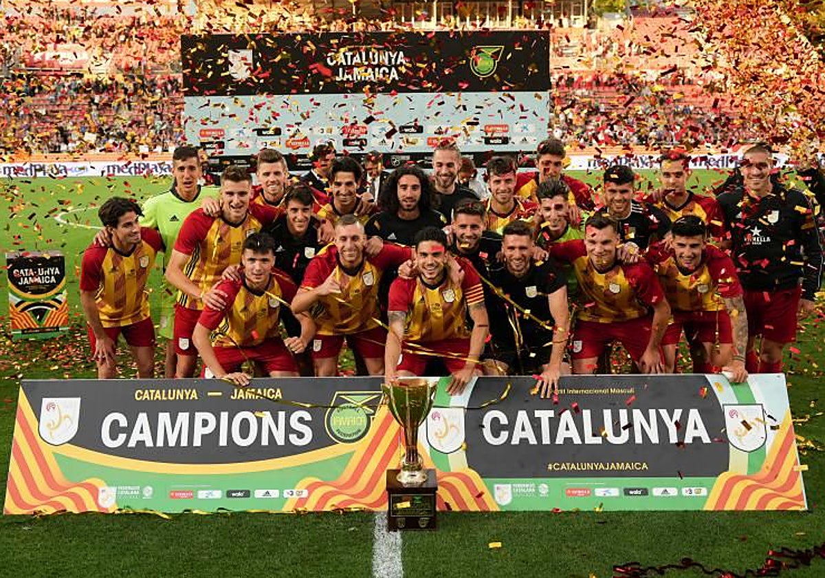 Selección autonómica de fútbol de Cataluña, en 2022, tras disputar un partido contra Jamaica