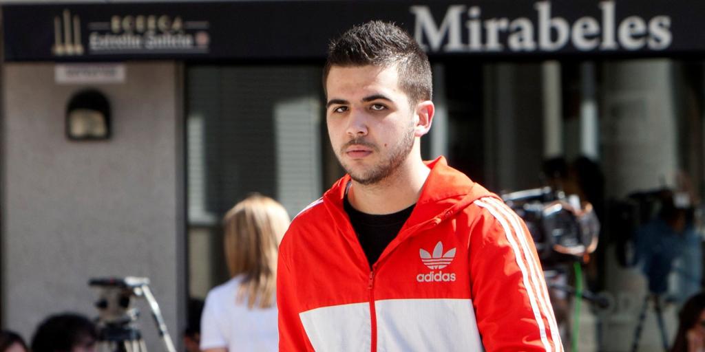 Rebajan a tres años y medio la condena al hombre que acuchilló a un periodista en Pontevedra, el mismo que agredió a Rajoy en 2015