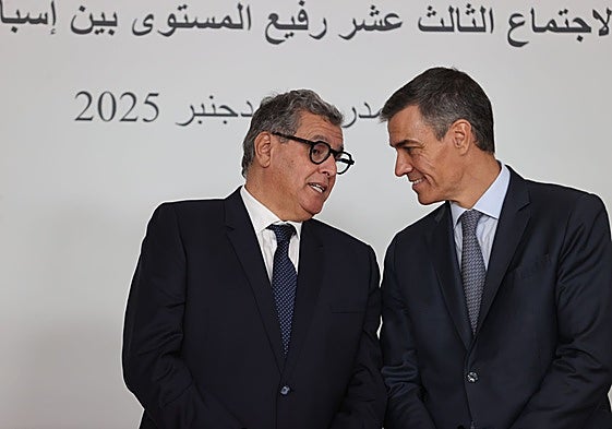El primer ministro de Marruecos, Aziz Ajanuch, y el presidente del Gobierno, Pedro Sánchez, anteayer en la Moncloa
