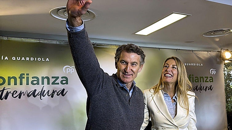 El PP toma la campaña extremeña como su primer banco de pruebas: «Nos jugamos mucho»