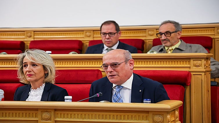 Vox ofrece al PP la 'llave' de los presupuestos de Toledo con enmiendas para abrir las bibliotecas por las mañanas y reforzar la atención social