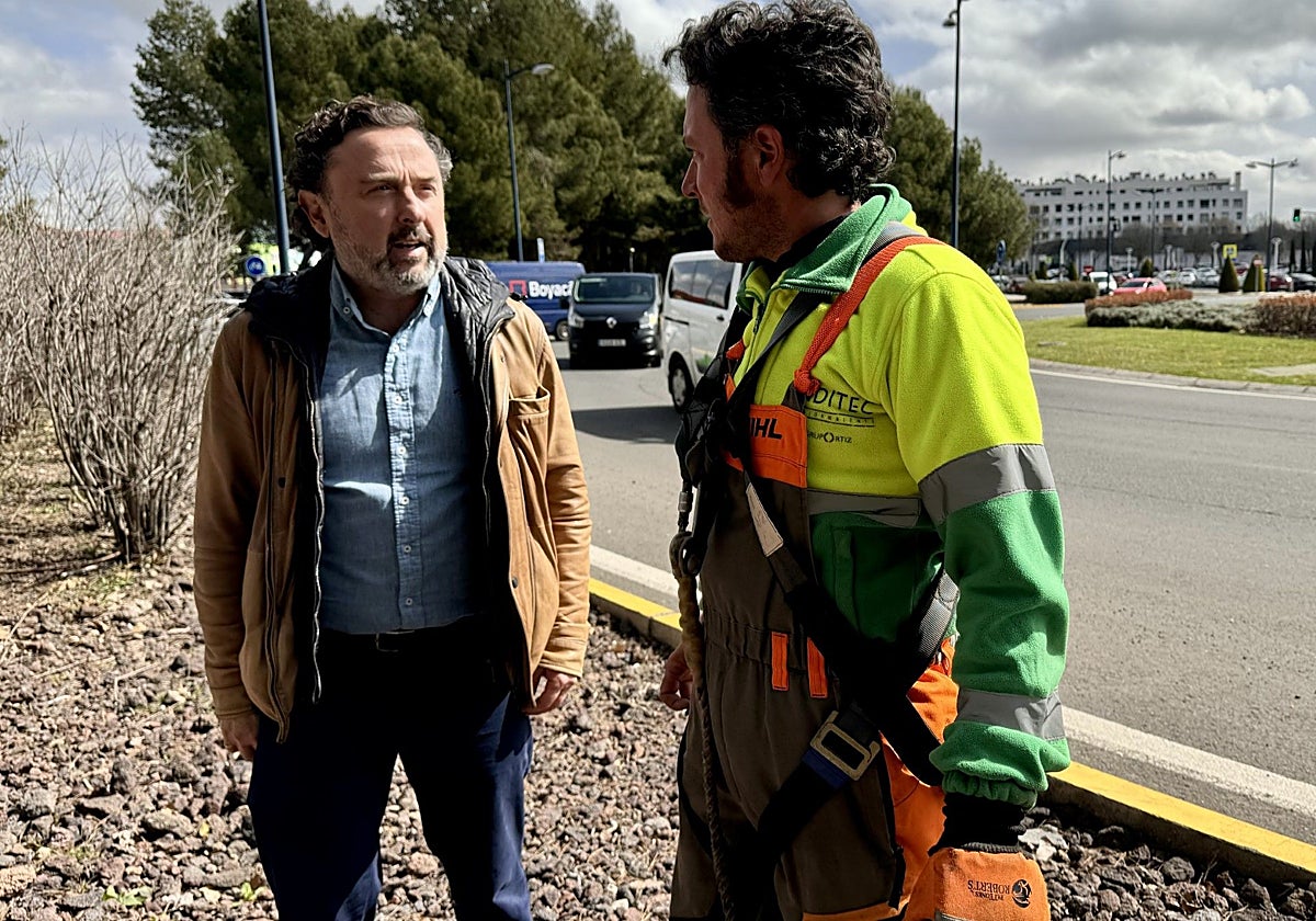 El concejal de Servicios de Ciudad Real, Gregorio Oraá, agradece el trabajo de la policía local y de los servicios municipales de limpieza
