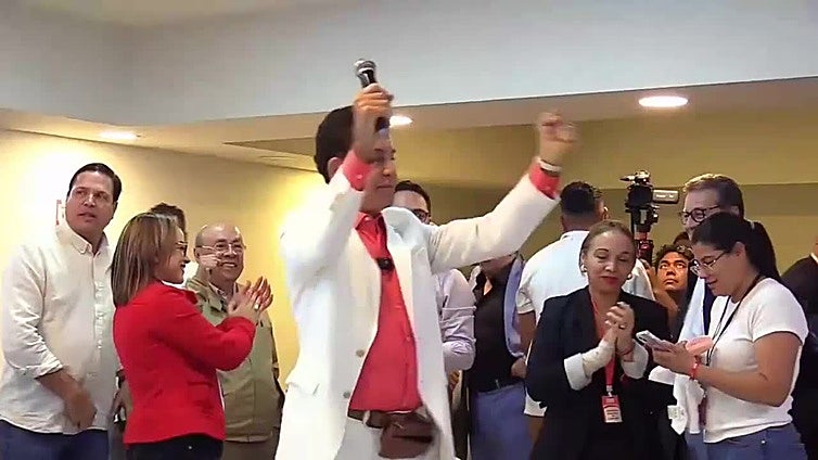 Aunque no habla de fraude, Nasralla denuncia cambios repentinos en el conteo de votos