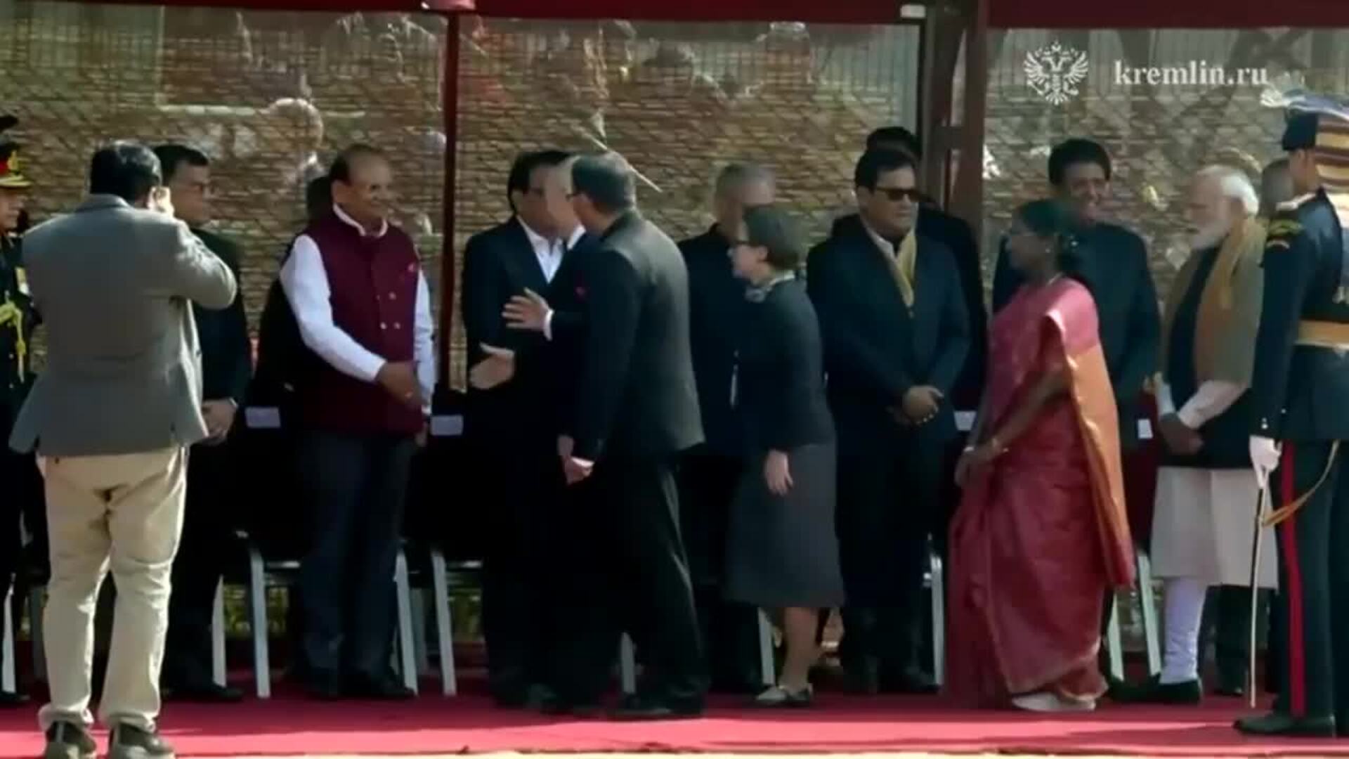 India recibe a Putin con una ceremonia oficial antes de su reunión con Modi