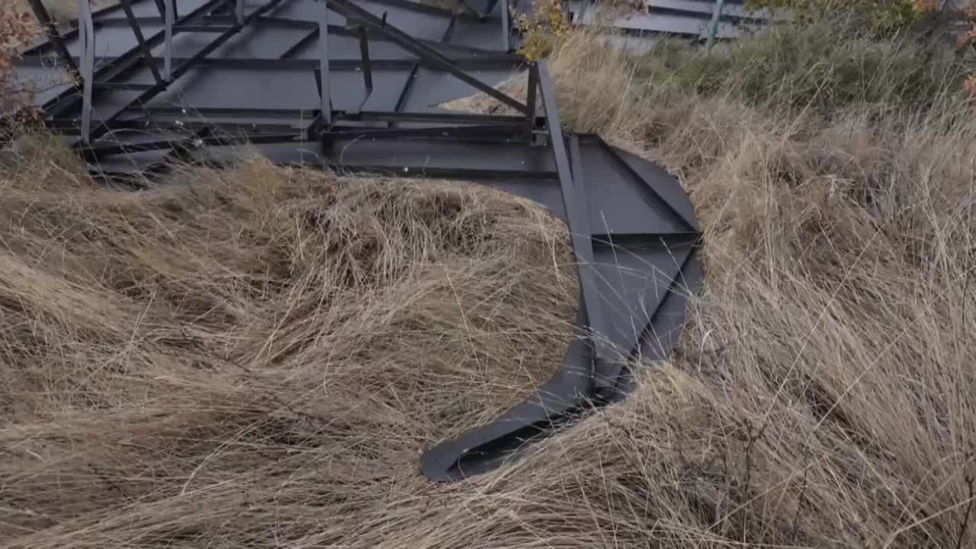 Juventudes abertzales derriban el único toro de Osborne del País Vasco &quot;por españolista&quot;