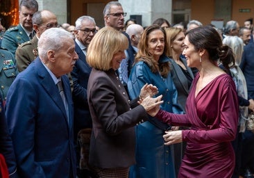 El Gobierno de Ayuso defiende el «éxito» de su modelo sanitario y promete erradicar las malas prácticas