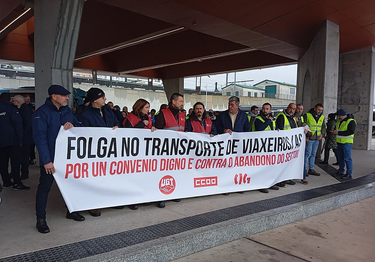 Concentración de transportistas en la estación intermodal de Santiago de Compostela