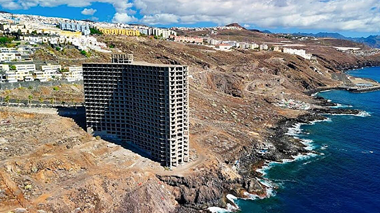 Muere una menor de 13 años tras precipitarse desde un edificio en Tenerife